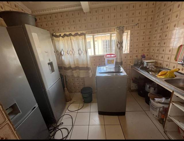 6 BEDROOM HOUSE FOR SALE IN ORANGE GROVE